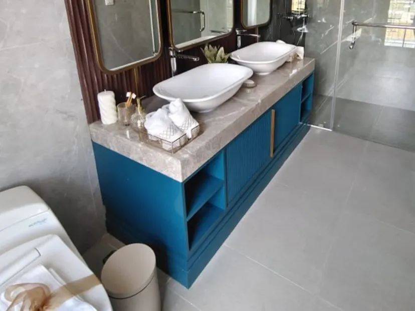 Rosewood Golf Residence - Premium Walk-in Closet